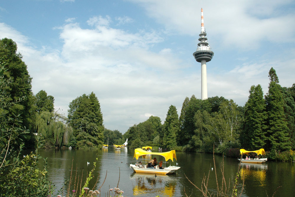 Kutzerweiher mit Fernmeldeturm